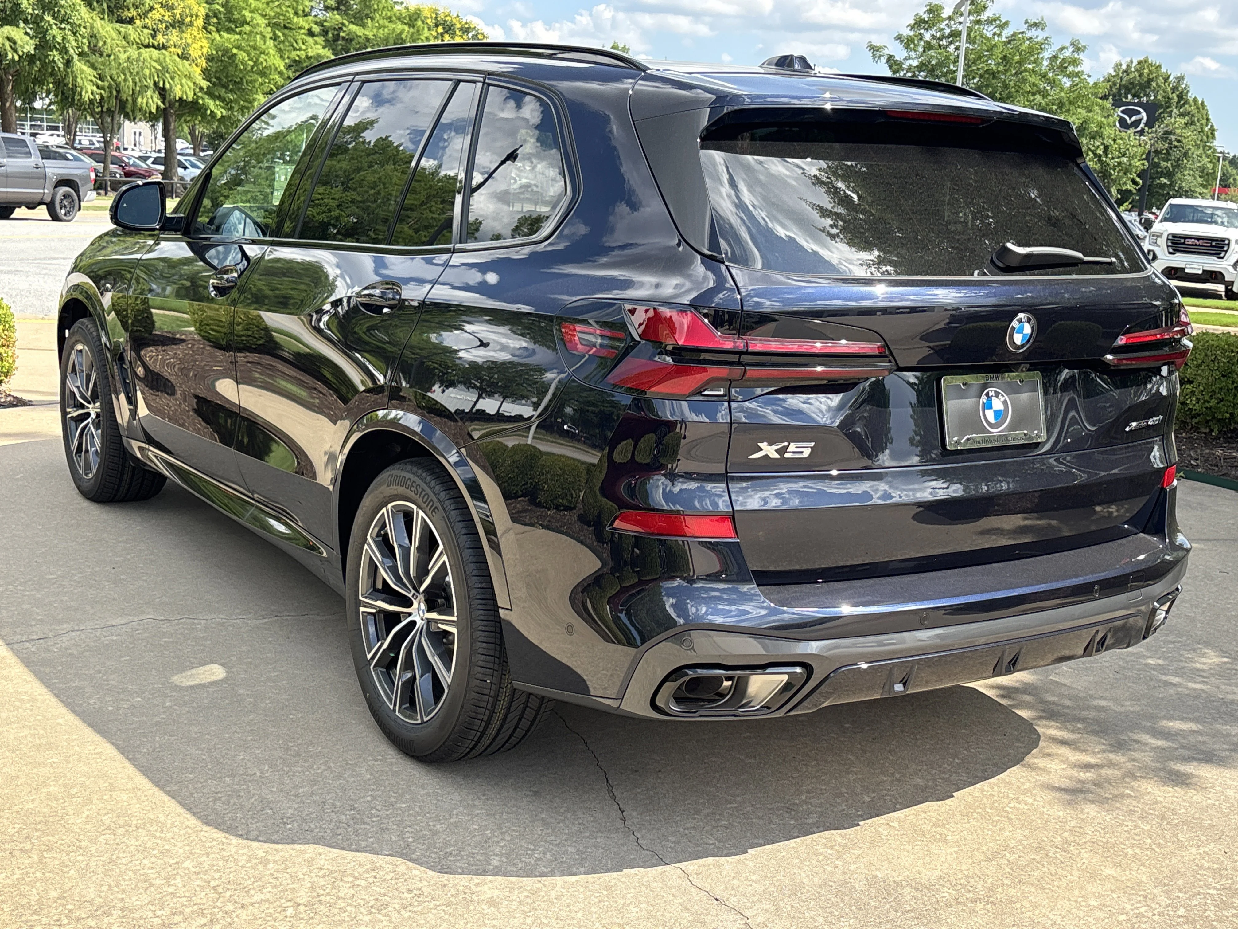 New 2026 0416 Carbon Black Metallic BMW xDrive40i image 3