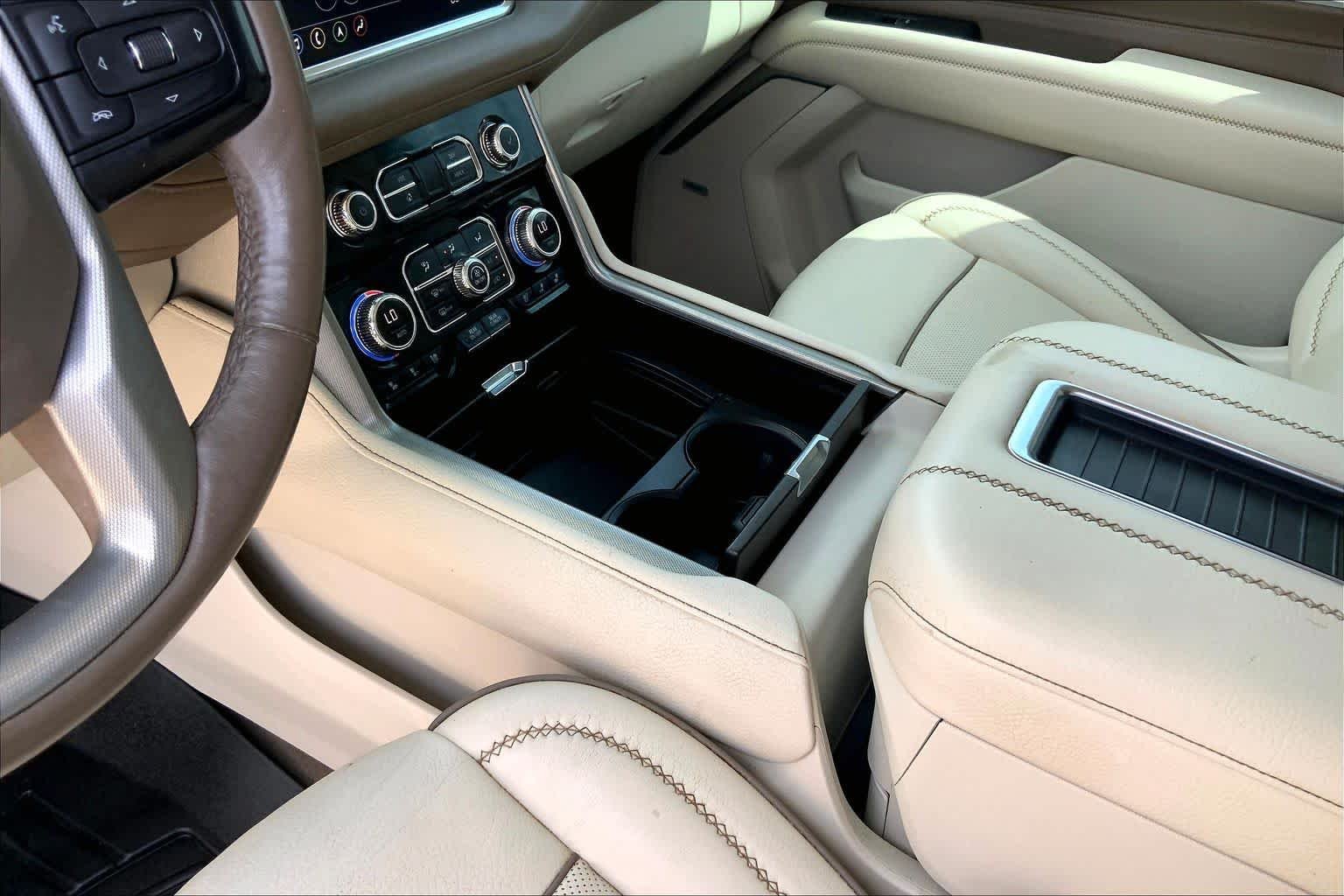 Used 2021 White Frost Tricoat GMC Denali image 17