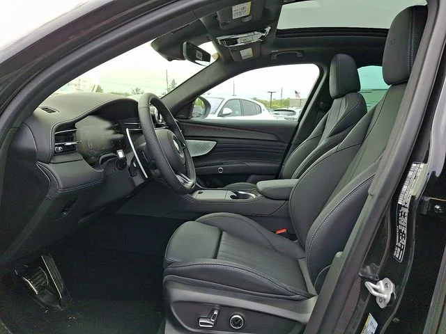 2026 Maserati Grecale Modena V6 - Photo 9