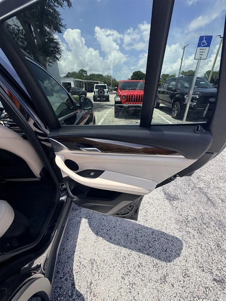 Used 2021  BMW xDrive30i image 5