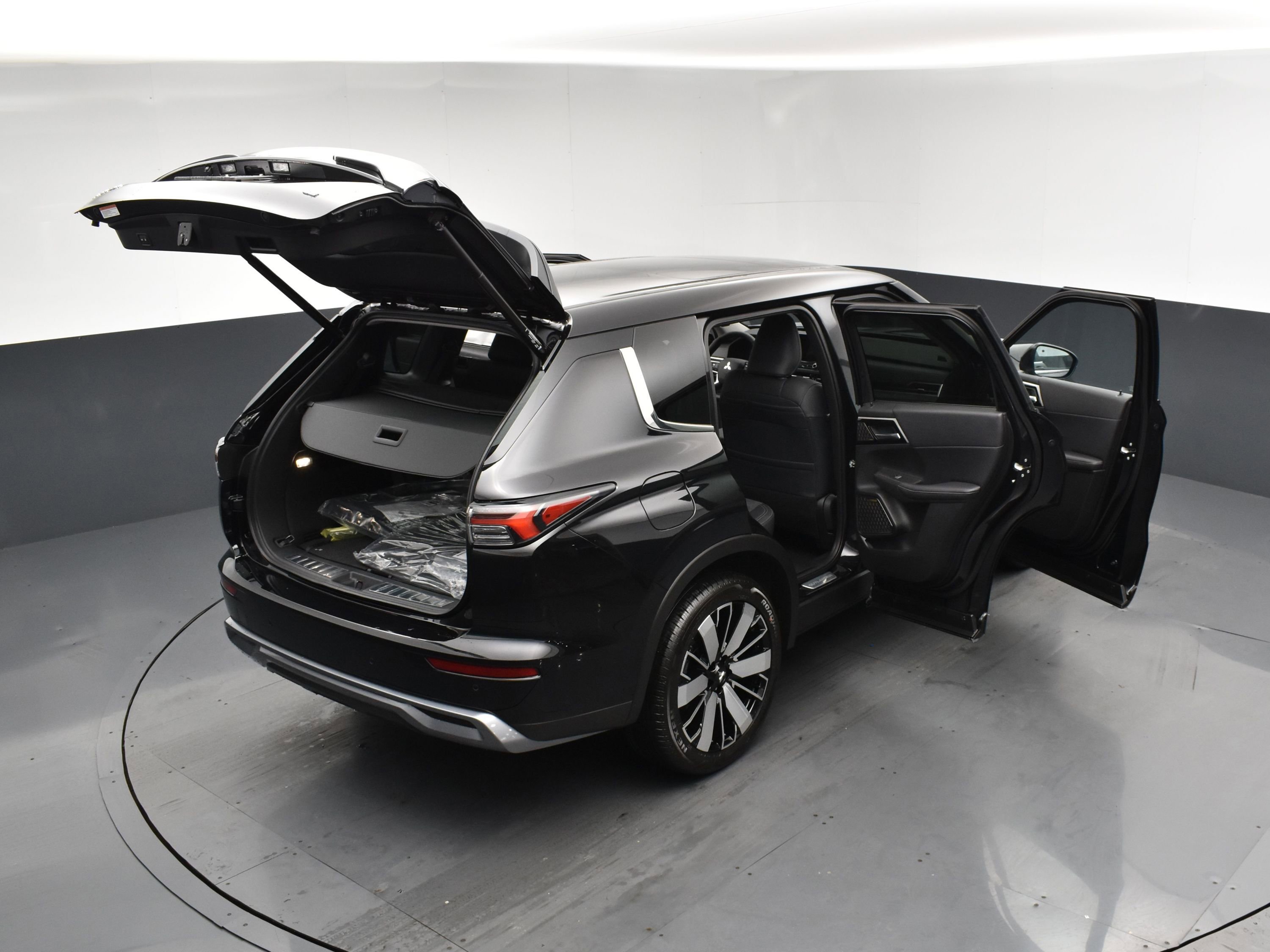 New 2026 Black Diamond Mitsubishi LE image 29