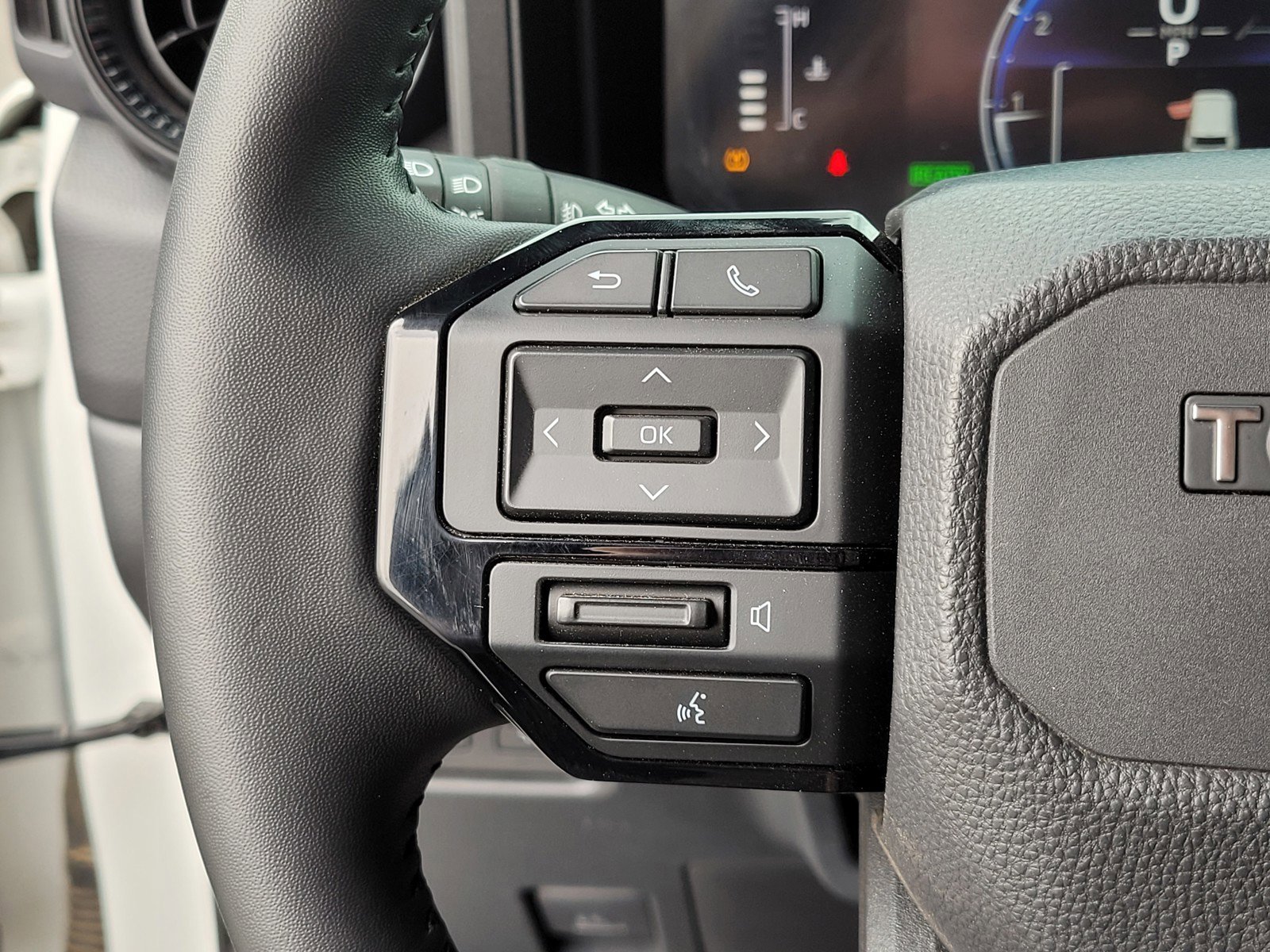 Certified Used 2025 White Toyota  image 25