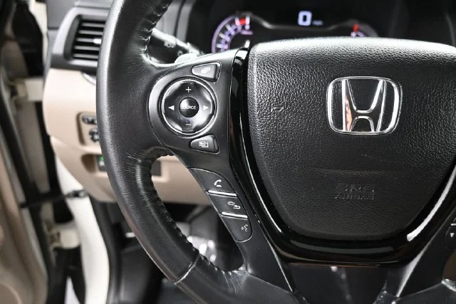 Used 2017 White Honda Touring image 35