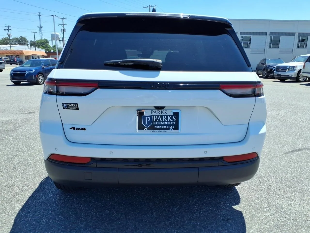 Used 2025 White Jeep Altitude image 26
