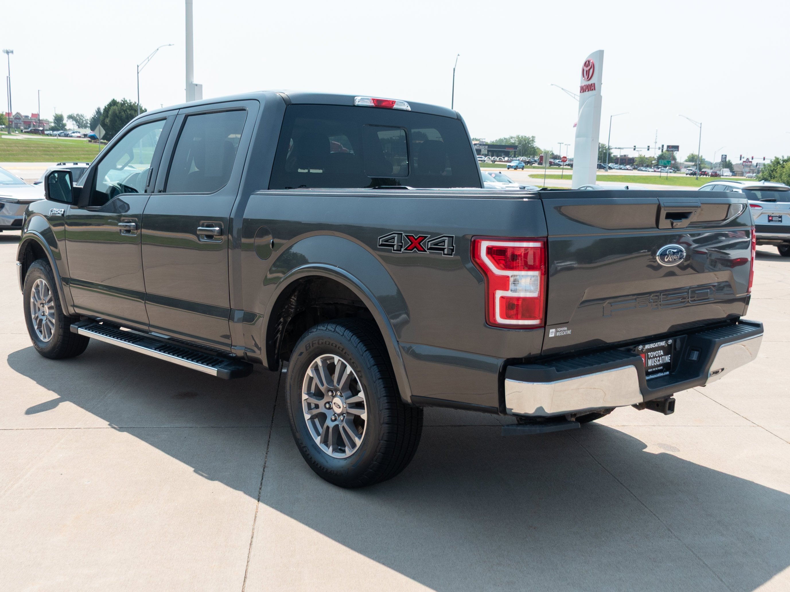 Used 2019 Gray Ford Lariat 4X4 image 19