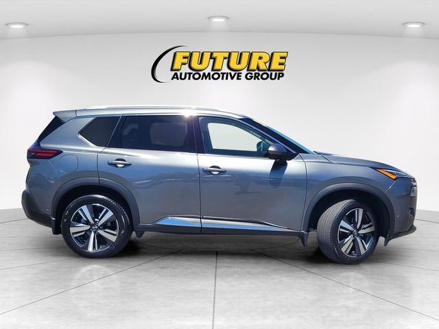 Used 2023 Gray Nissan SL image 3