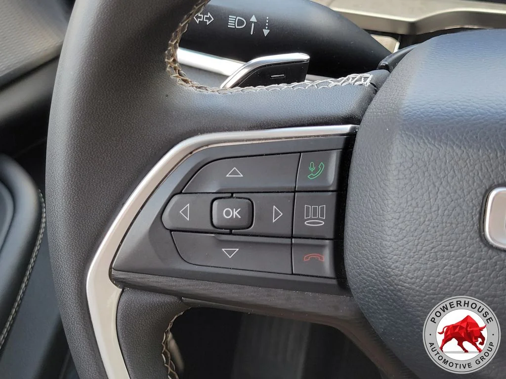Used 2023 White Jeep Laredo image 28