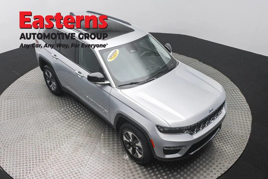 Used 2022 Silver Jeep 4xe image 3