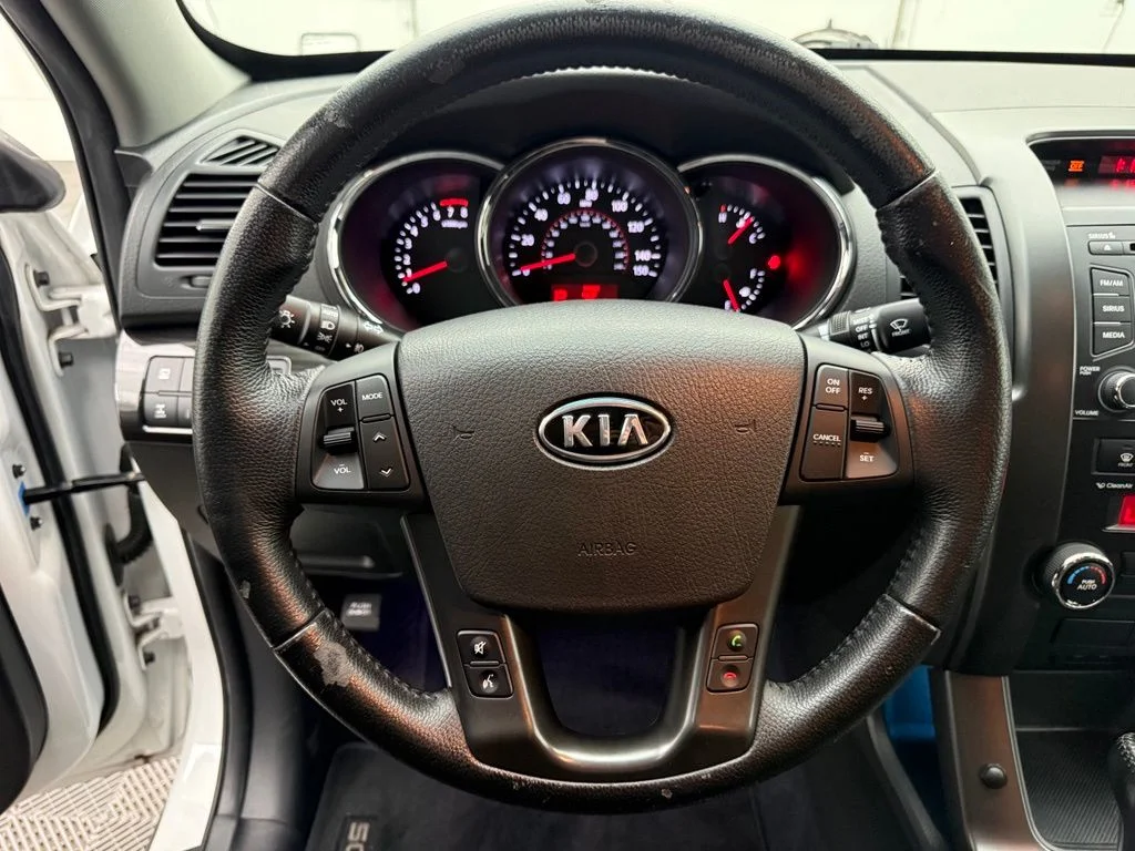 Used 2012 White Kia EX image 19