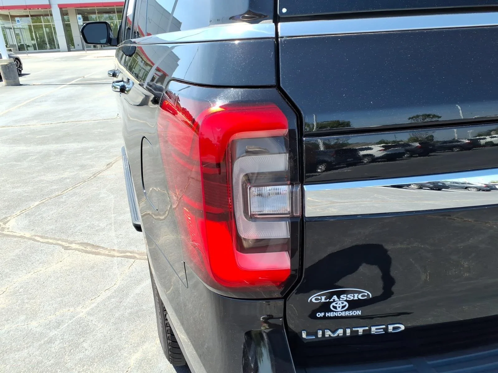 Used 2024  Ford Limited image 20