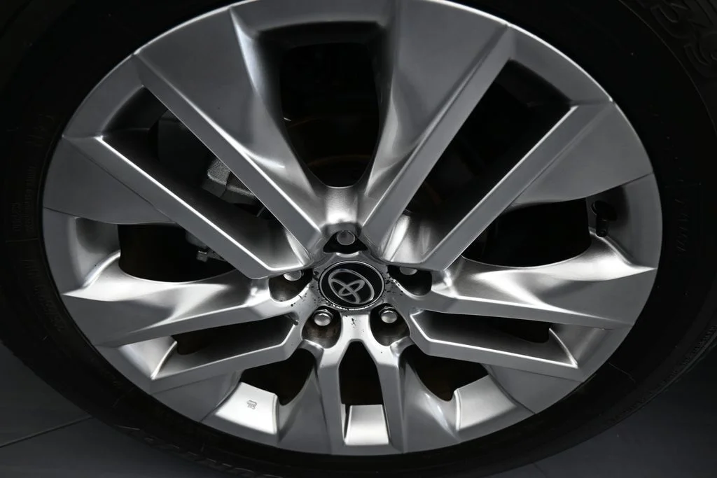 Used 2025 Midnight Black Metallic Toyota XLE Premium image 44