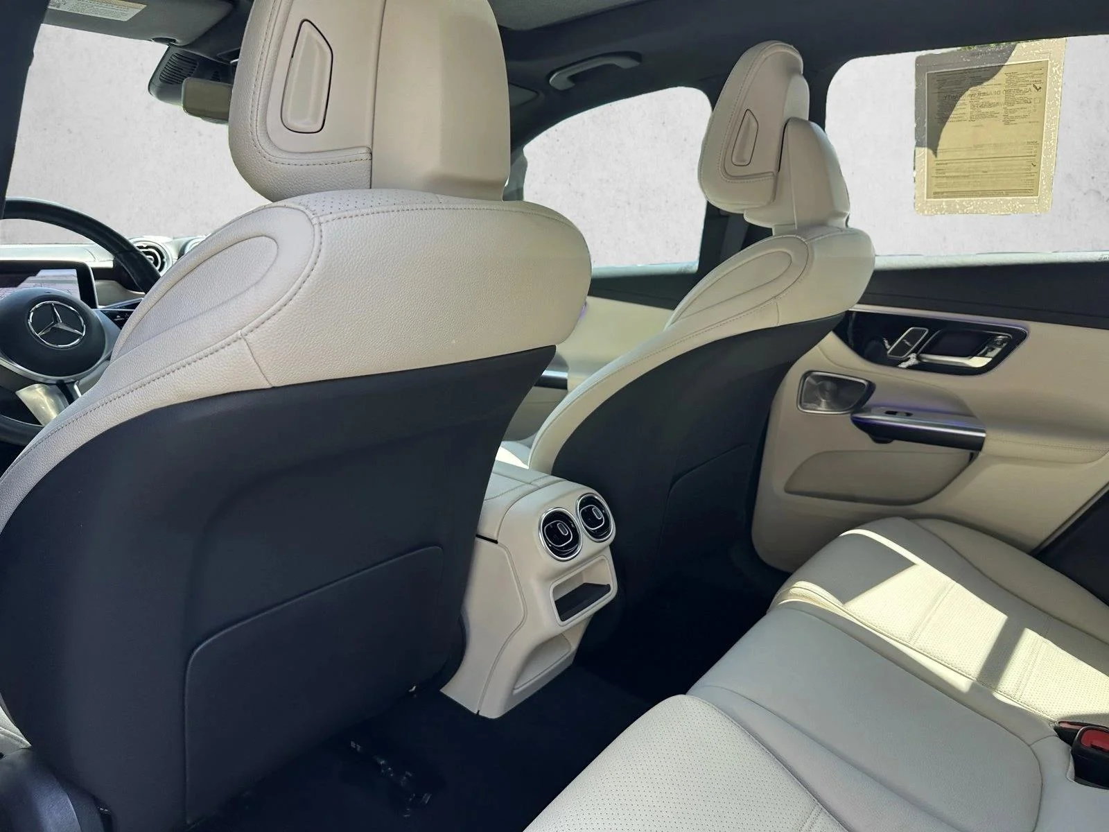 Used 2023 Polar White Mercedes-Benz GLC 300 image 21