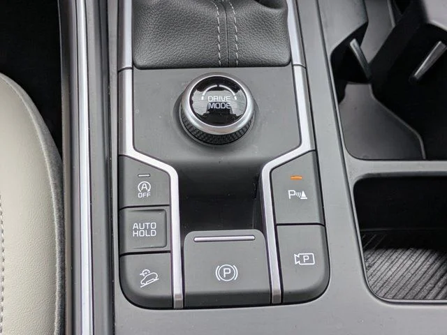 Used 2025 White Pearl Kia S image 30