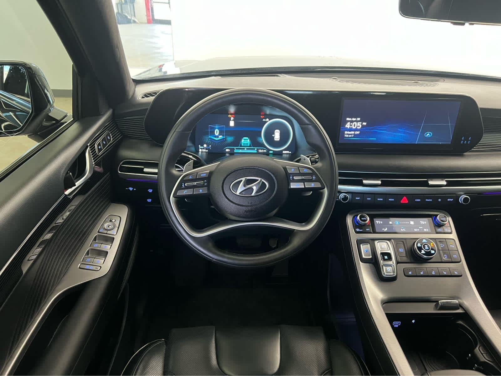Used 2024 Robust Emerald Hyundai Calligraphy image 27