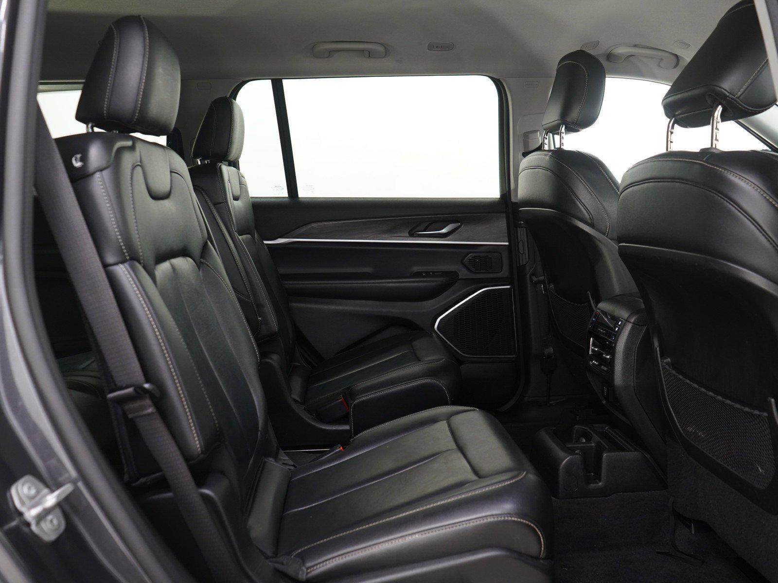 Used 2022  Jeep Limited image 14