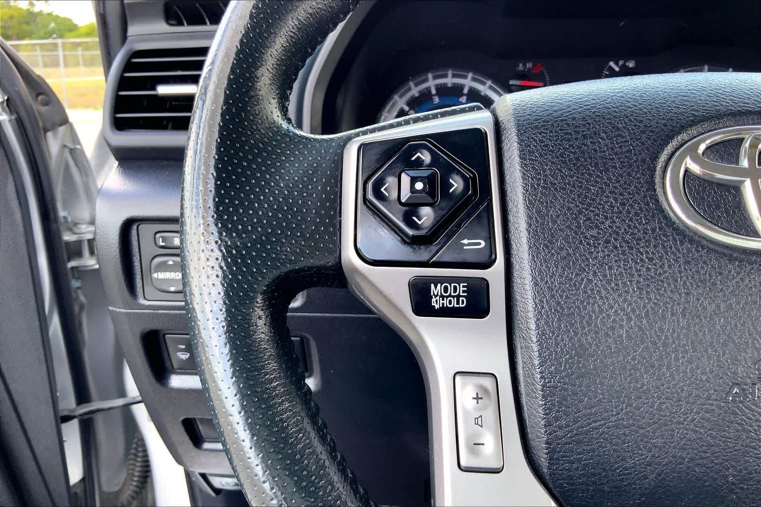 Used 2016 Classic Silver Metallic Toyota SR5 image 23