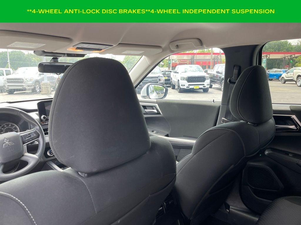 Used 2024 White Diamond/Black Roof Mitsubishi ES image 11