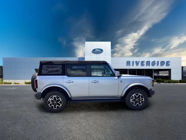Used 2021 Silver Metallic Ford Outer Banks image 2