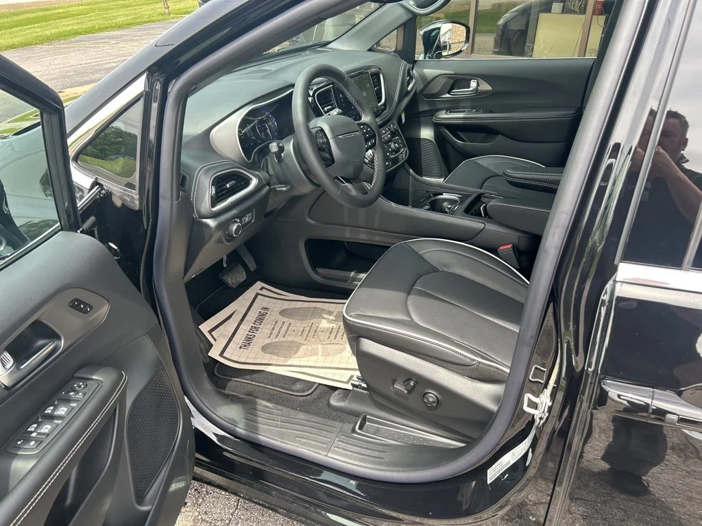 New 2027 Black Chrysler Limited image 19