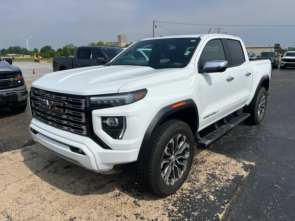 2025 GMC Canyon 4WD Denali Crew Cab Short Box's photo