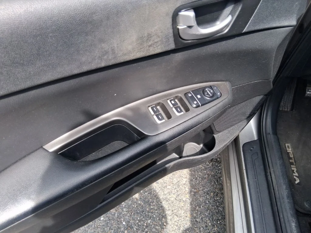 Used 2017 Silver Kia LX image 11
