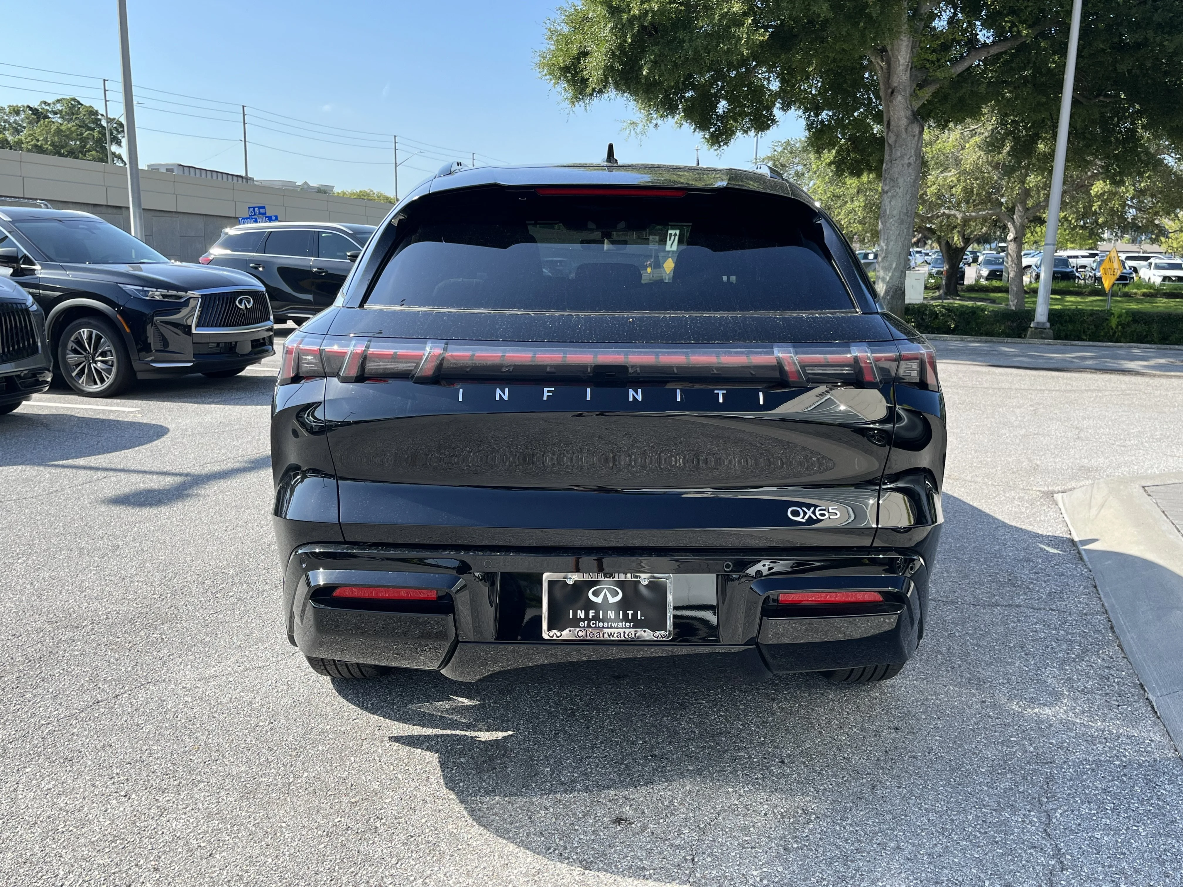 New 2027 Black Obsidian INFINITI LUXE image 4