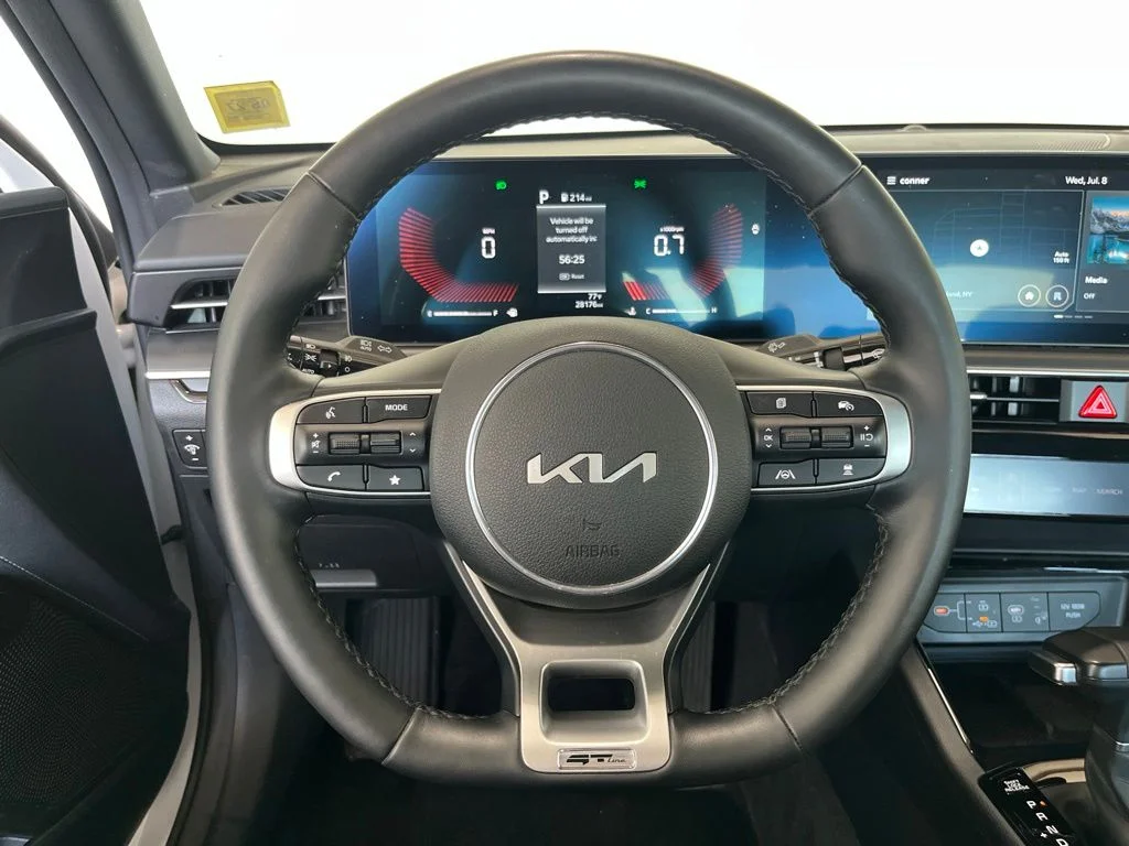 Used 2025 White Kia GT-Line image 5