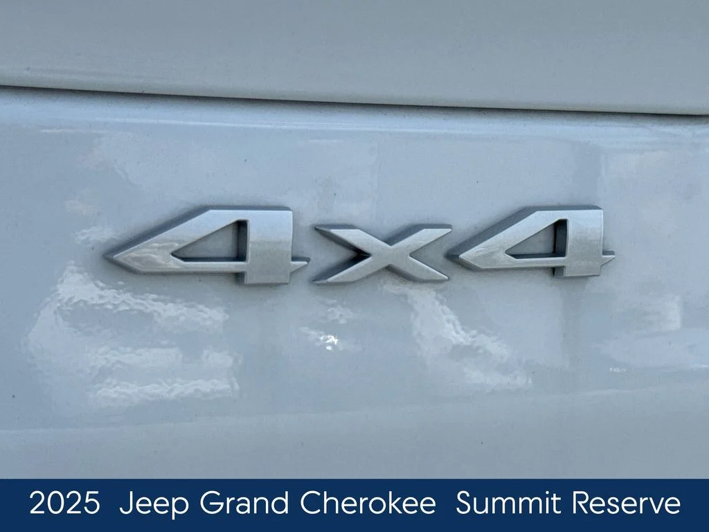 Used 2025 White Jeep Summit Reserve image 10