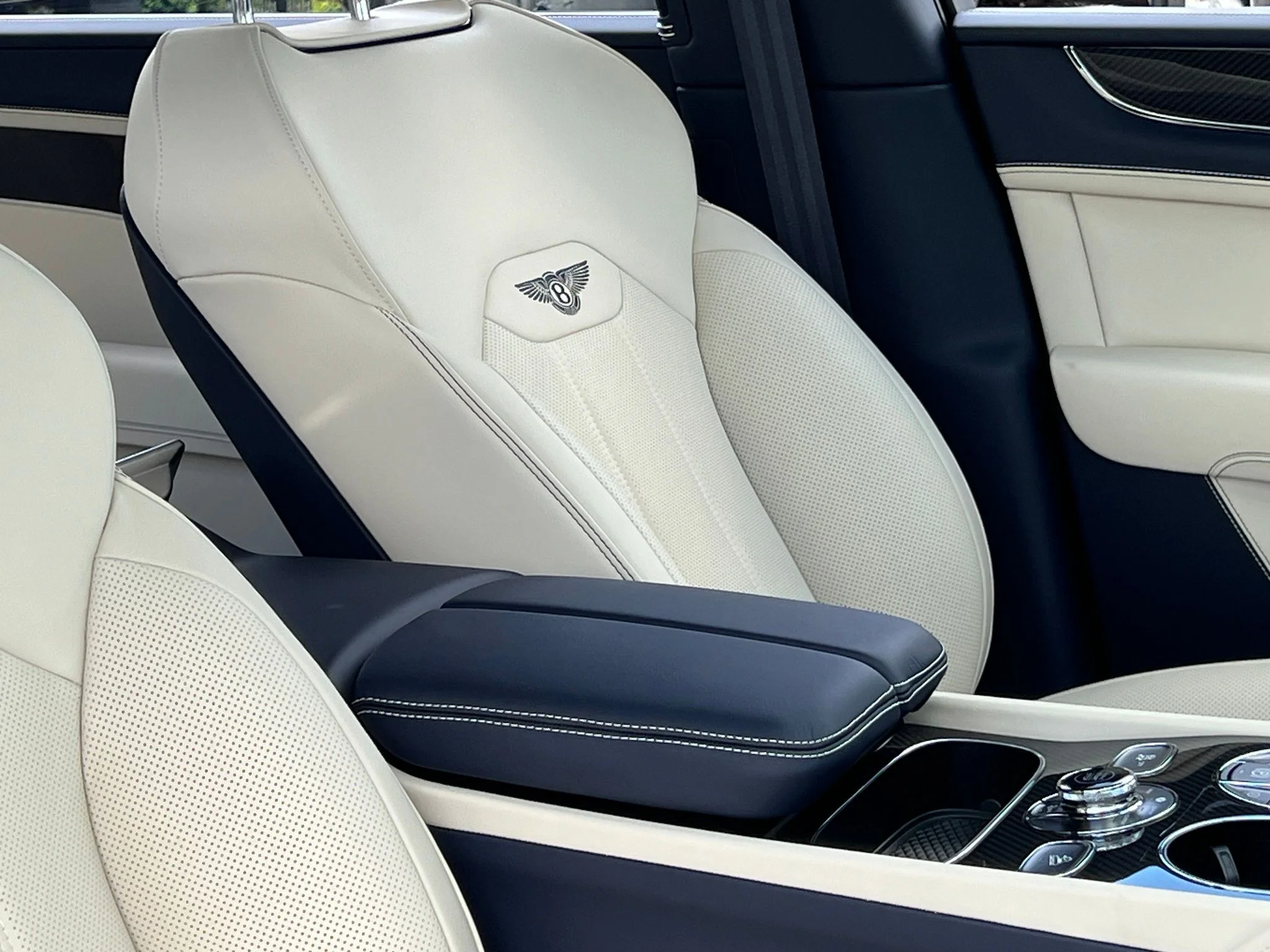 New 2026 White Bentley  image 41