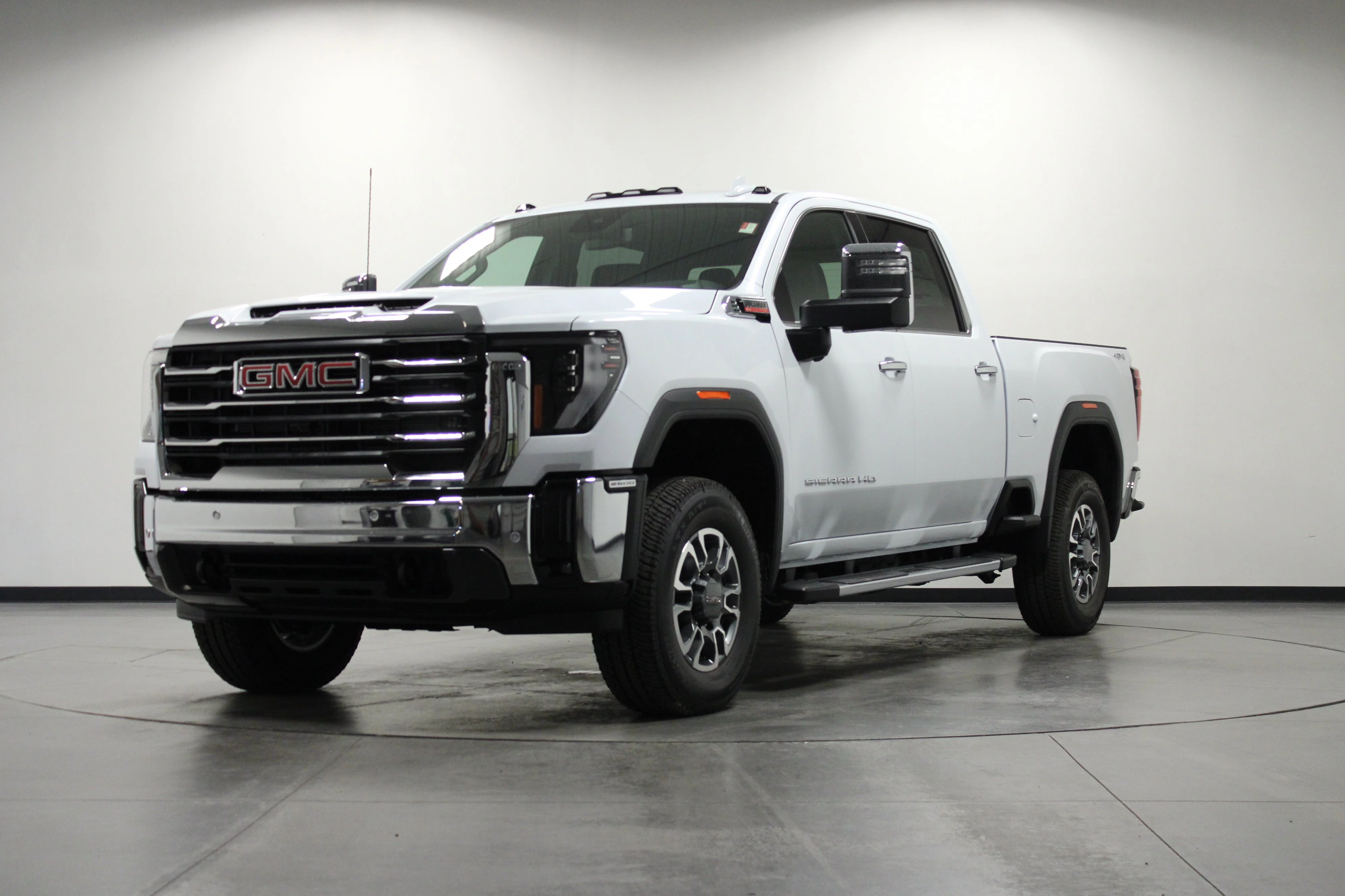 New 2026 Glacier White Tricoat GMC SLT image 8