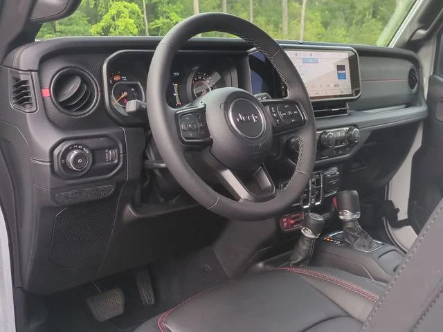 Used 2025 White Jeep Rubicon X image 29