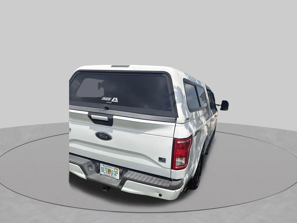 Used 2017 White Ford XLT image 9