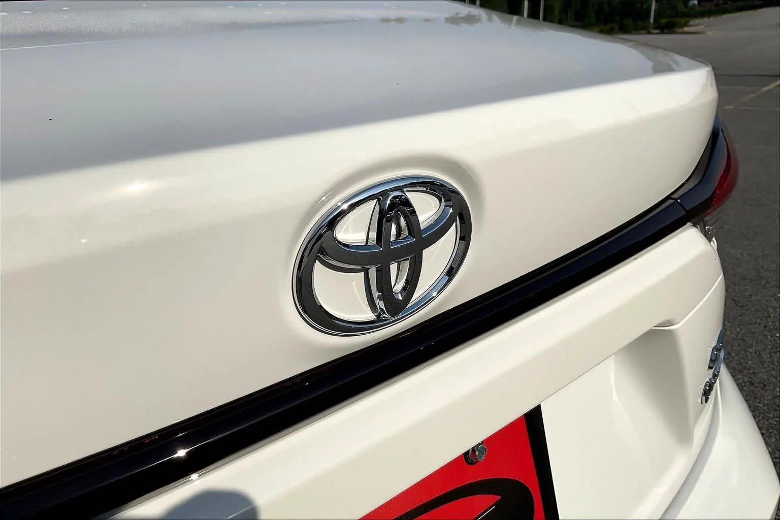 Used 2026 Ice Cap Toyota Hybrid LE image 30