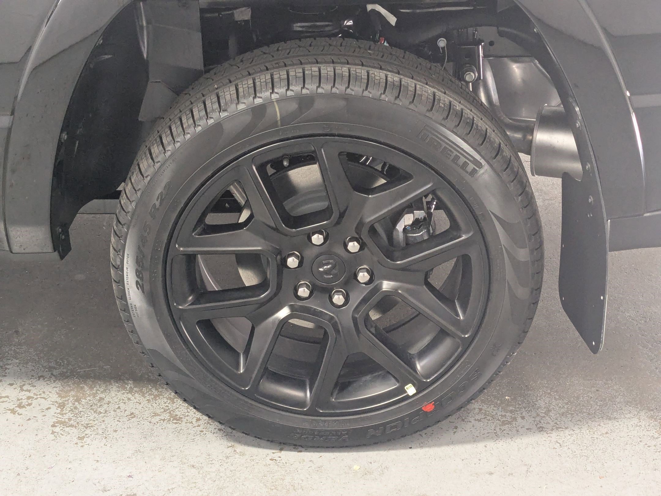New 2026 Diamond Black Crystal Pearl-Coat Exterior Paint RAM Laramie image 18