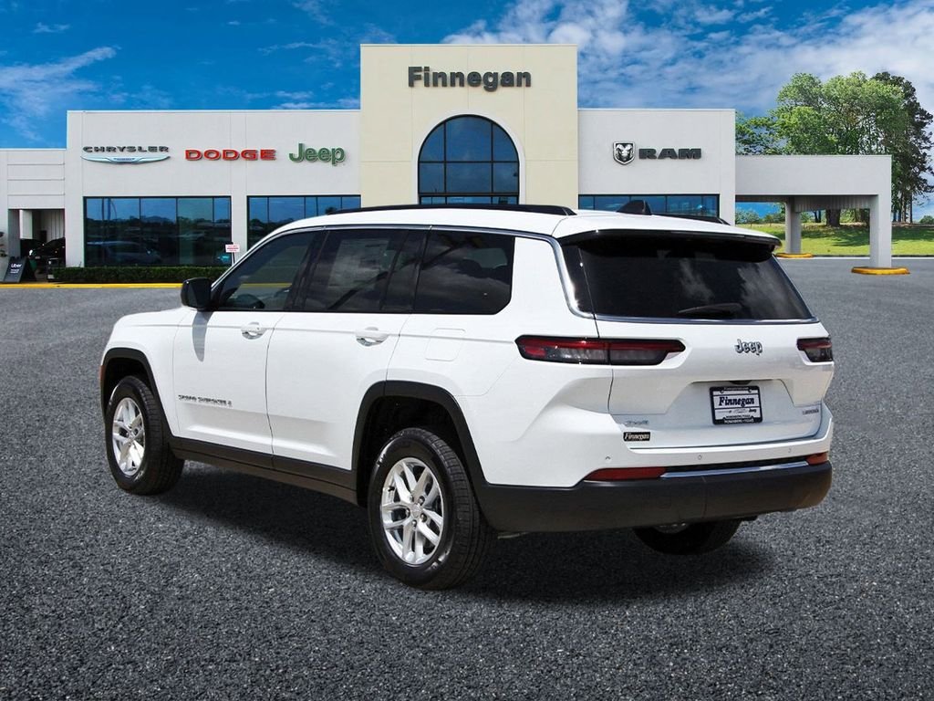 Used 2025 White Jeep Laredo image 4