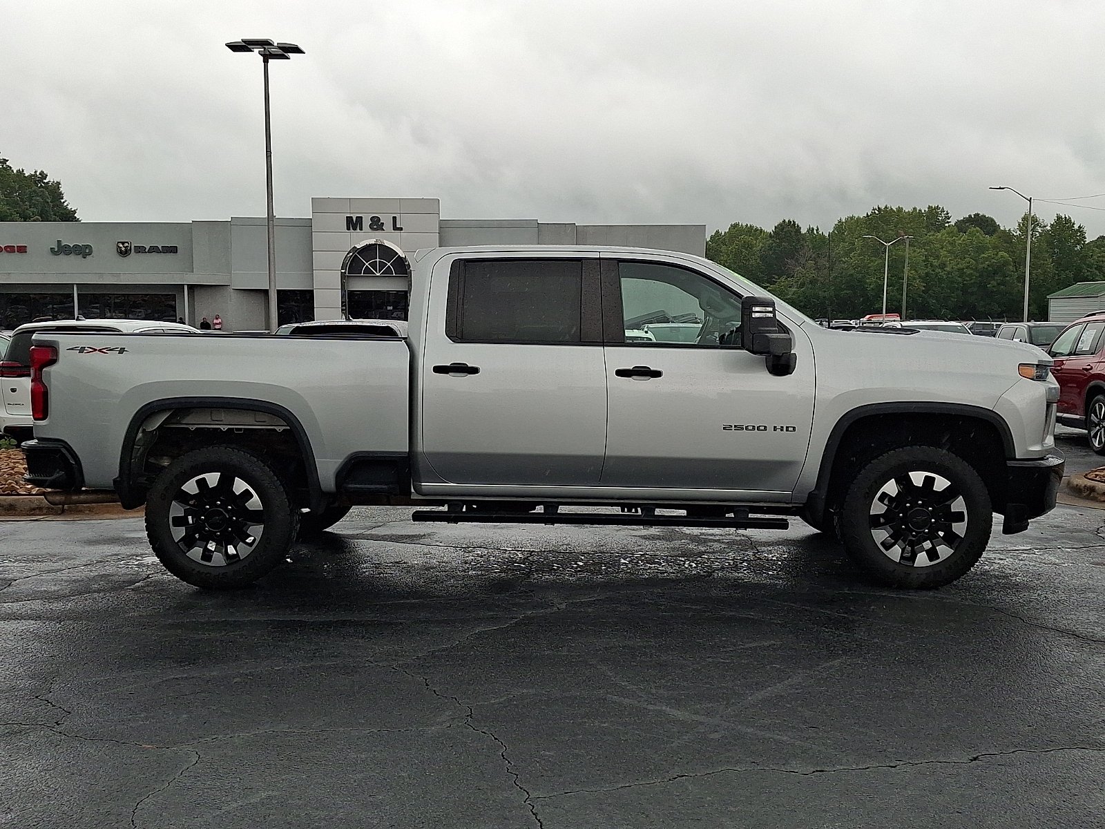 Used 2020 Silver Ice Metallic - GAN Chevrolet 4WD Crew Cab Standard Bed Custom image 7