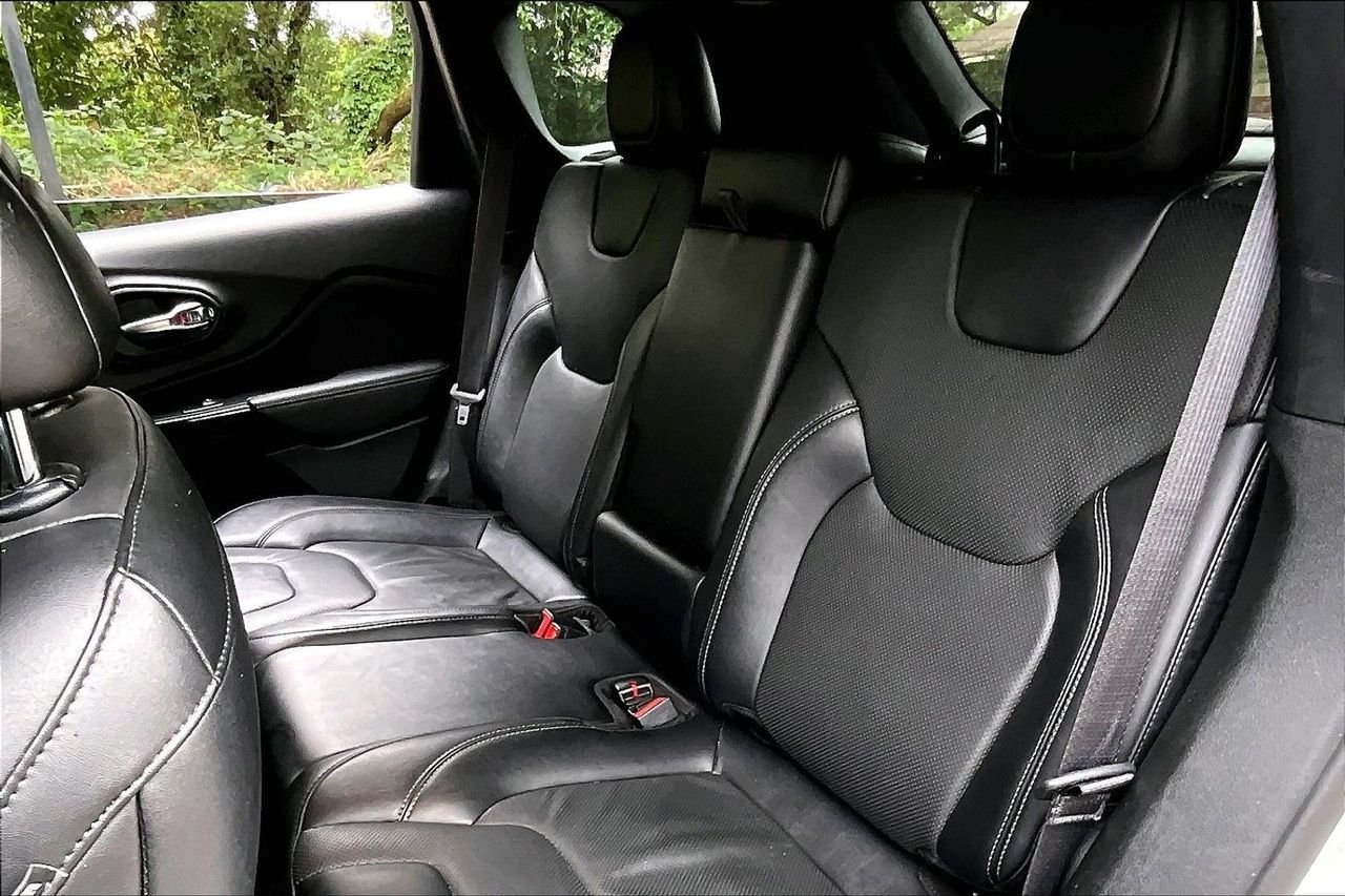 2023 Jeep Cherokee Altitude Lux - Photo 19