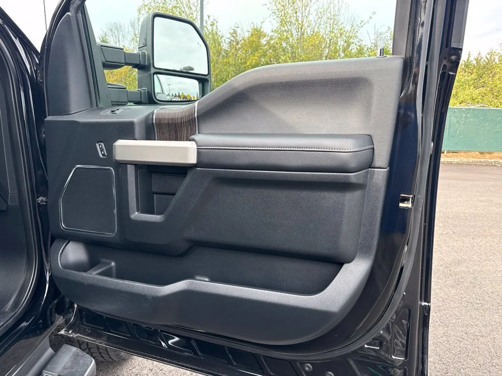 Used 2020 Black Metallic Ford Lariat image 24