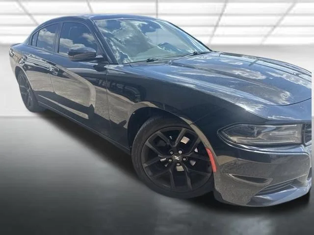 Used 2020 Black Dodge SXT RWD image 2