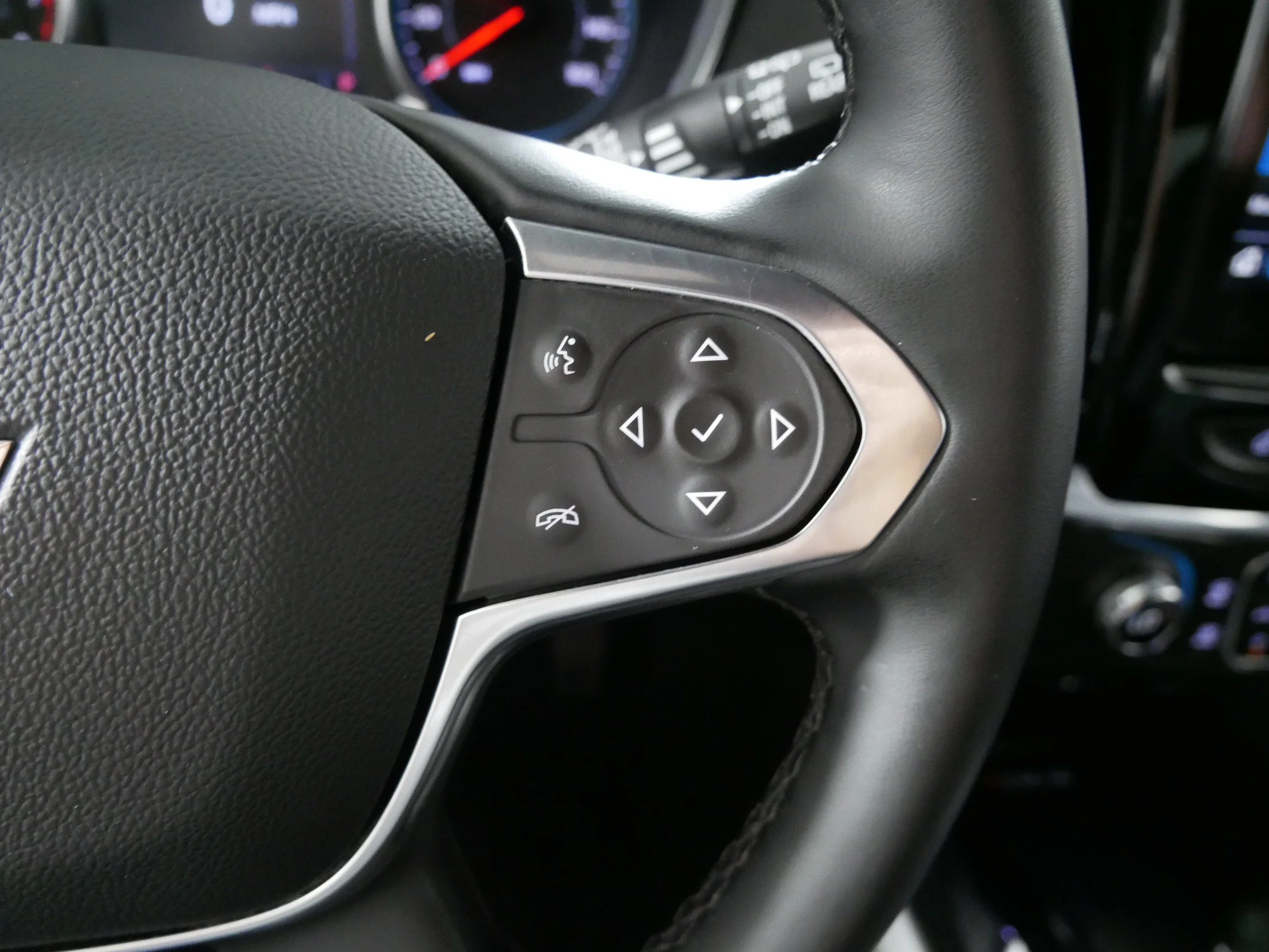 Used 2023 Sterling Gray Metallic Chevrolet LT Leather image 28