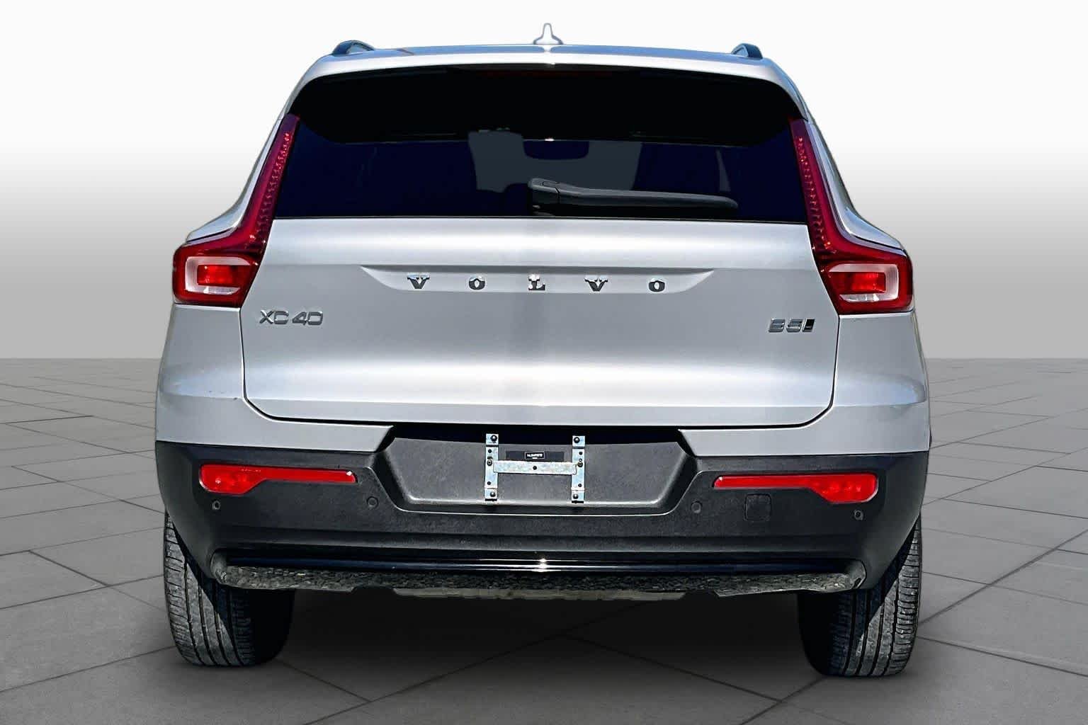 Used 2023 Silver Dawn Metallic Volvo Plus Dark Theme image 5