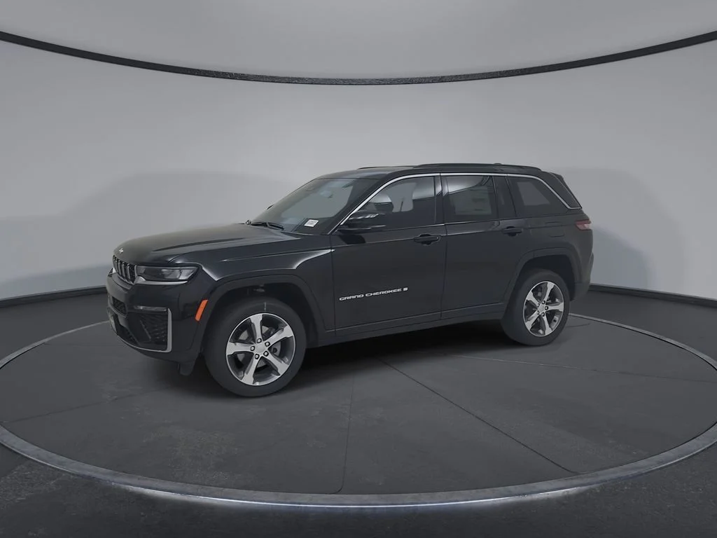 New 2026 Diamond Black Crystal Pearl-Coat Exterior Paint Jeep Limited image 7