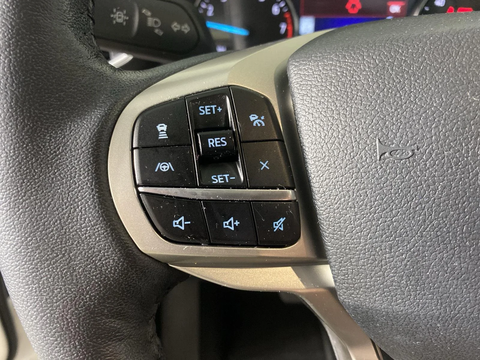 Used 2022 Star White Metallic Tri-Coat Ford XLT image 18