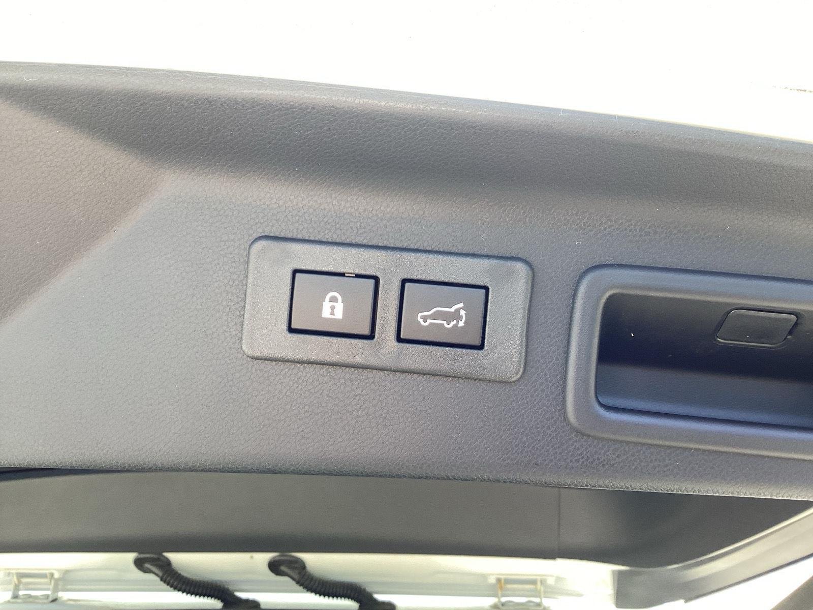 Used 2026 Crystal White Pearl Subaru Limited image 8