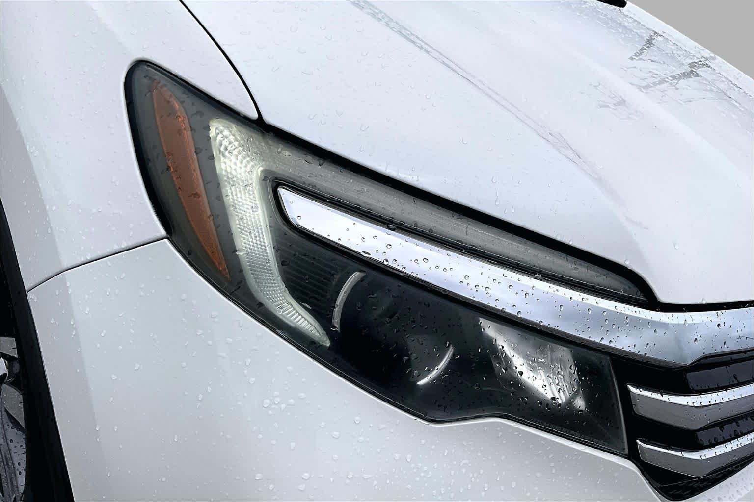 Used 2016 White Diamond Pearl Honda Touring image 28