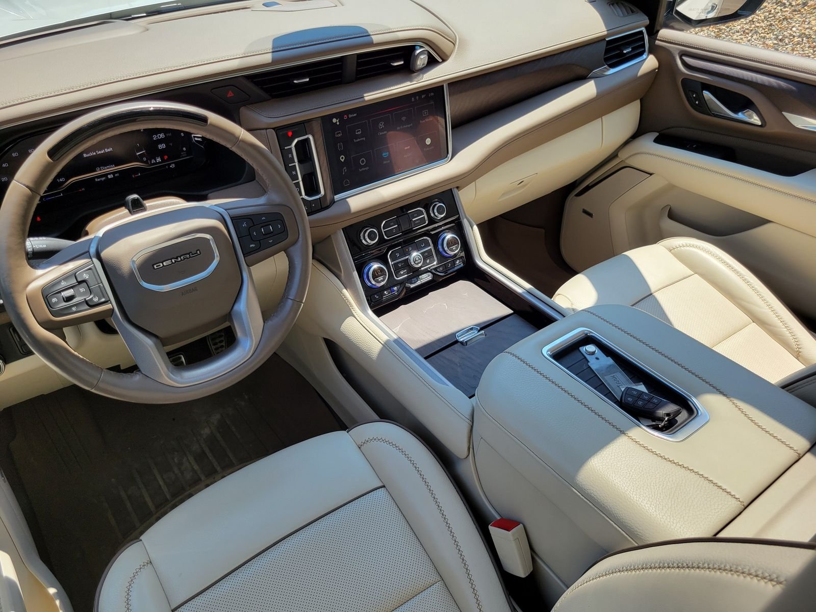 Used 2024 White GMC Denali image 26