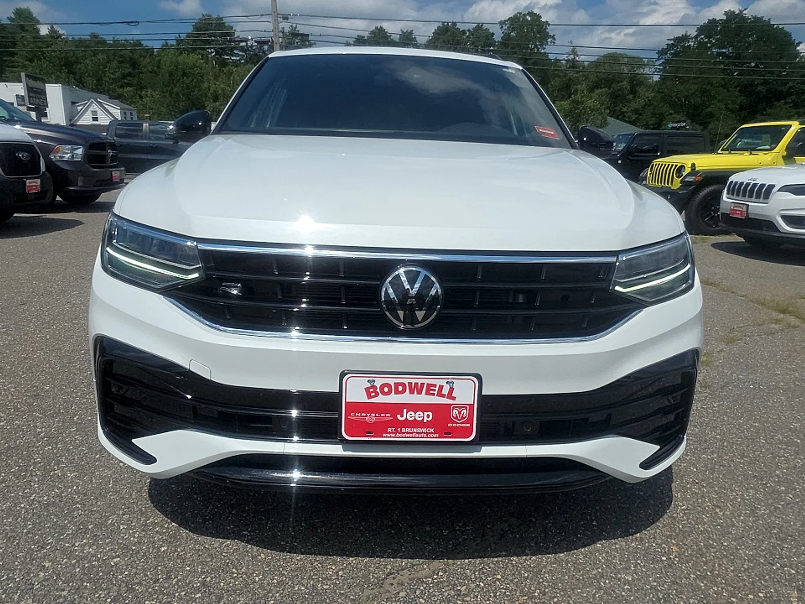 Used 2024 Opal White Volkswagen 2.0T SE R-Line Black image 8