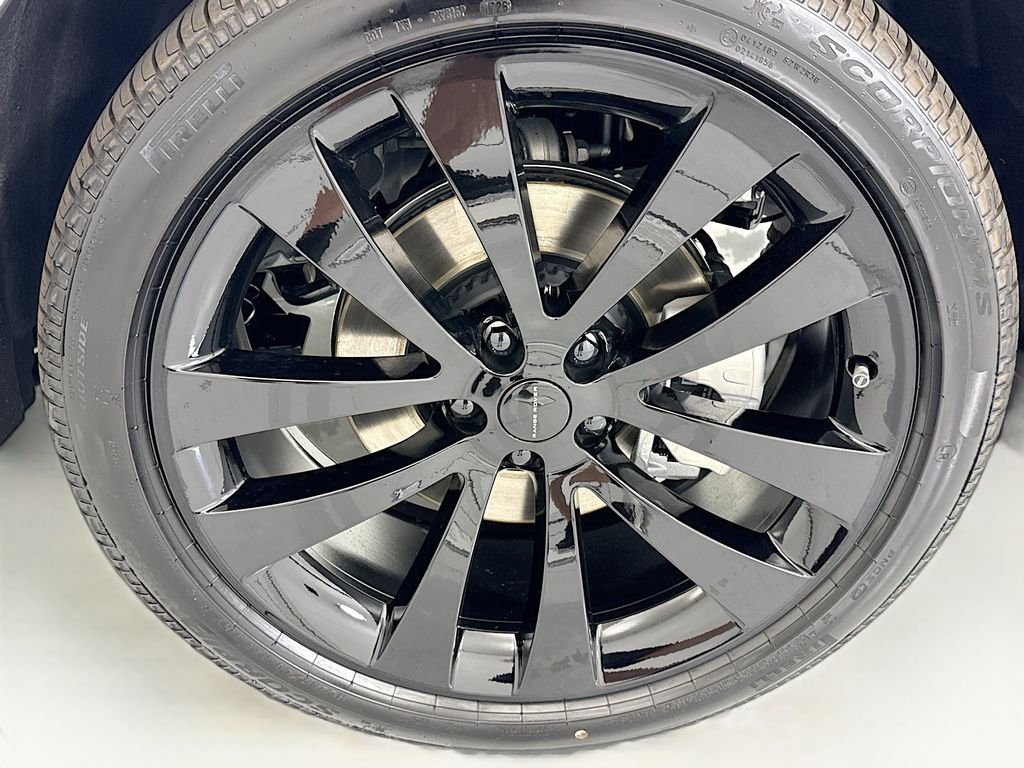 New 2026 Fuji White Land Rover Dynamic SE image 30
