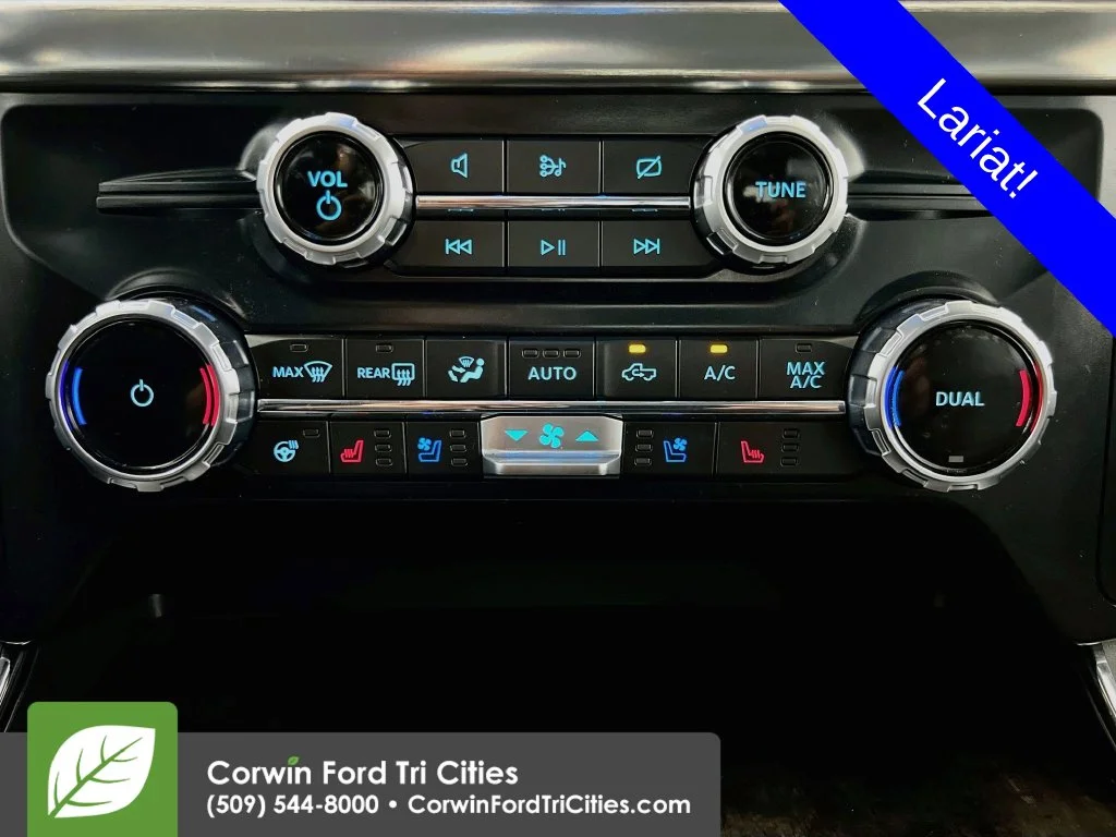 Used 2022 Atlas Blue Metallic Ford Lariat image 9
