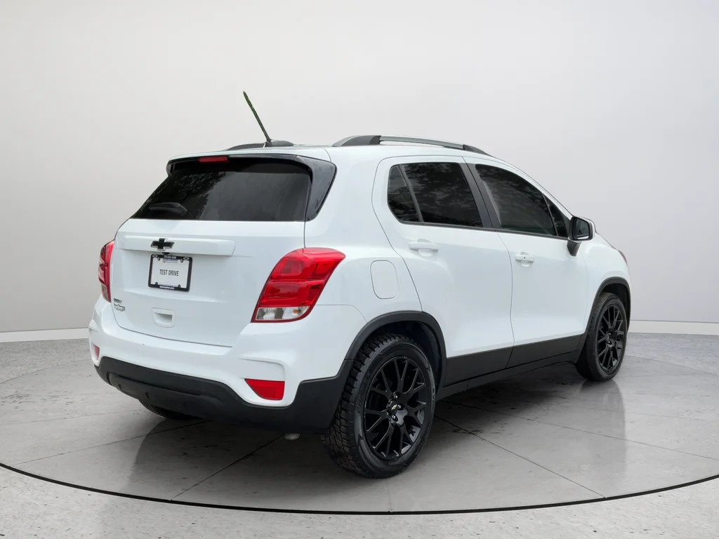 Used 2022 White Chevrolet LT image 7
